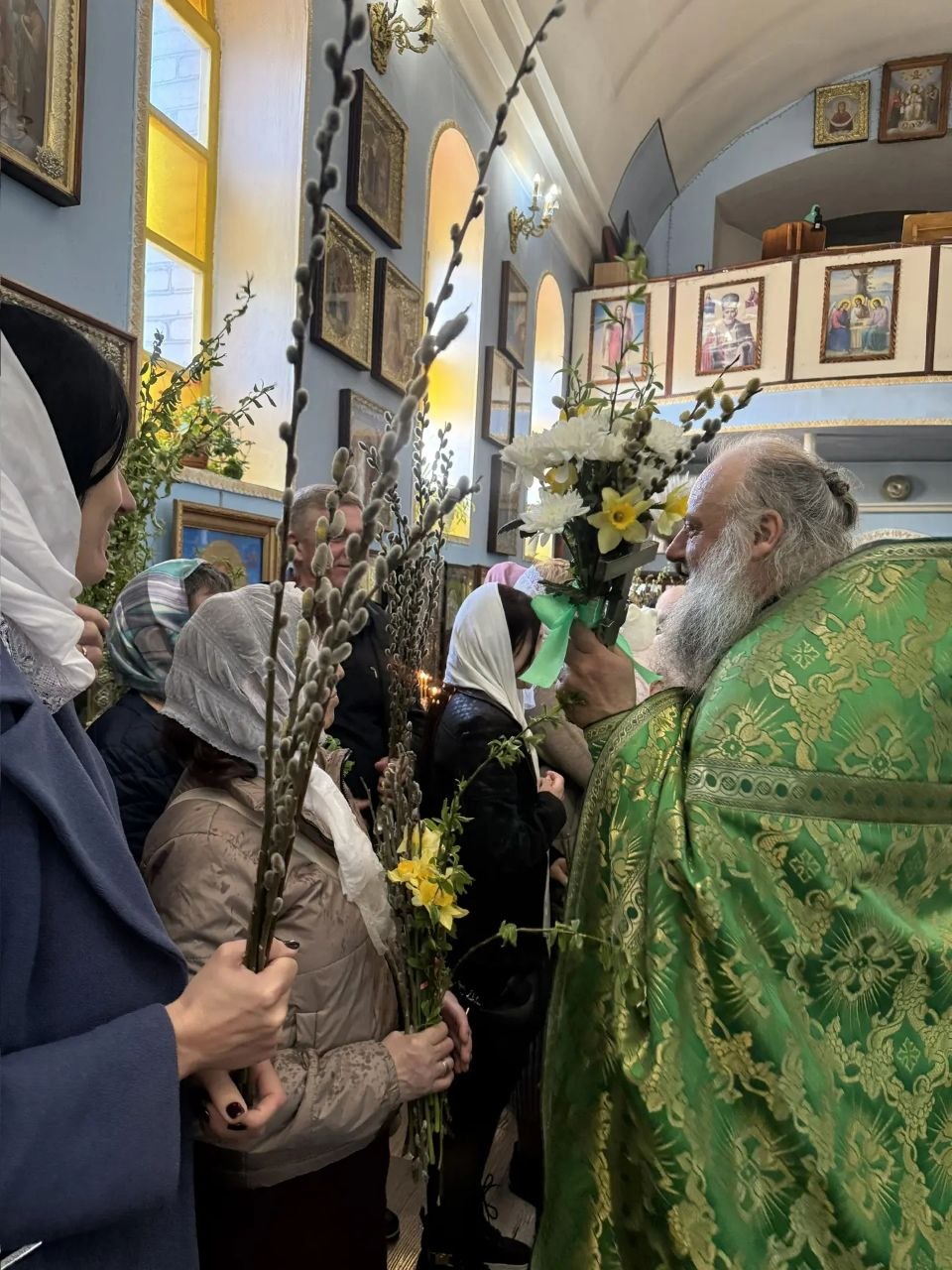 Сергей Юзвинкевич: Сегодня, в светлый праздник Вербного воскресенья, посетил храм вместе с жителями нашего округа Сергей Юзвинкевич: Сегодня, в светлый праздник Вербного воскресенья, посетил храм вместе с жителями нашего округа