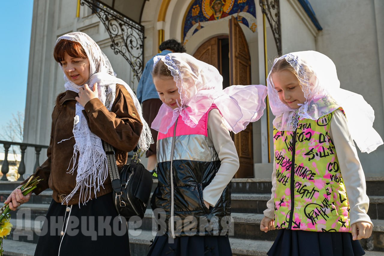 Фоторепортаж: прихожане Свято-Покровского храма в Донецке встретили Вербное воскресенье Фоторепортаж: прихожане Свято-Покровского храма в Донецке встретили Вербное воскресенье