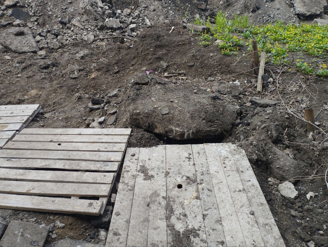 Благоустройство двора обернулось угрозой для жителей! Благоустройство двора обернулось угрозой для жителей!