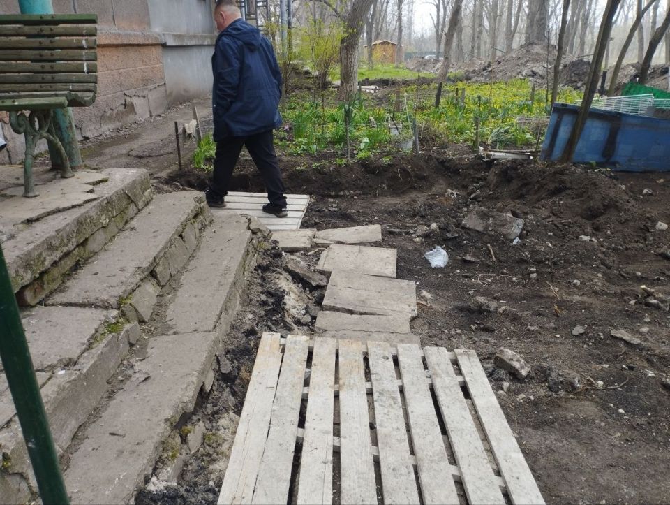 Благоустройство двора обернулось угрозой для жителей! Благоустройство двора обернулось угрозой для жителей!