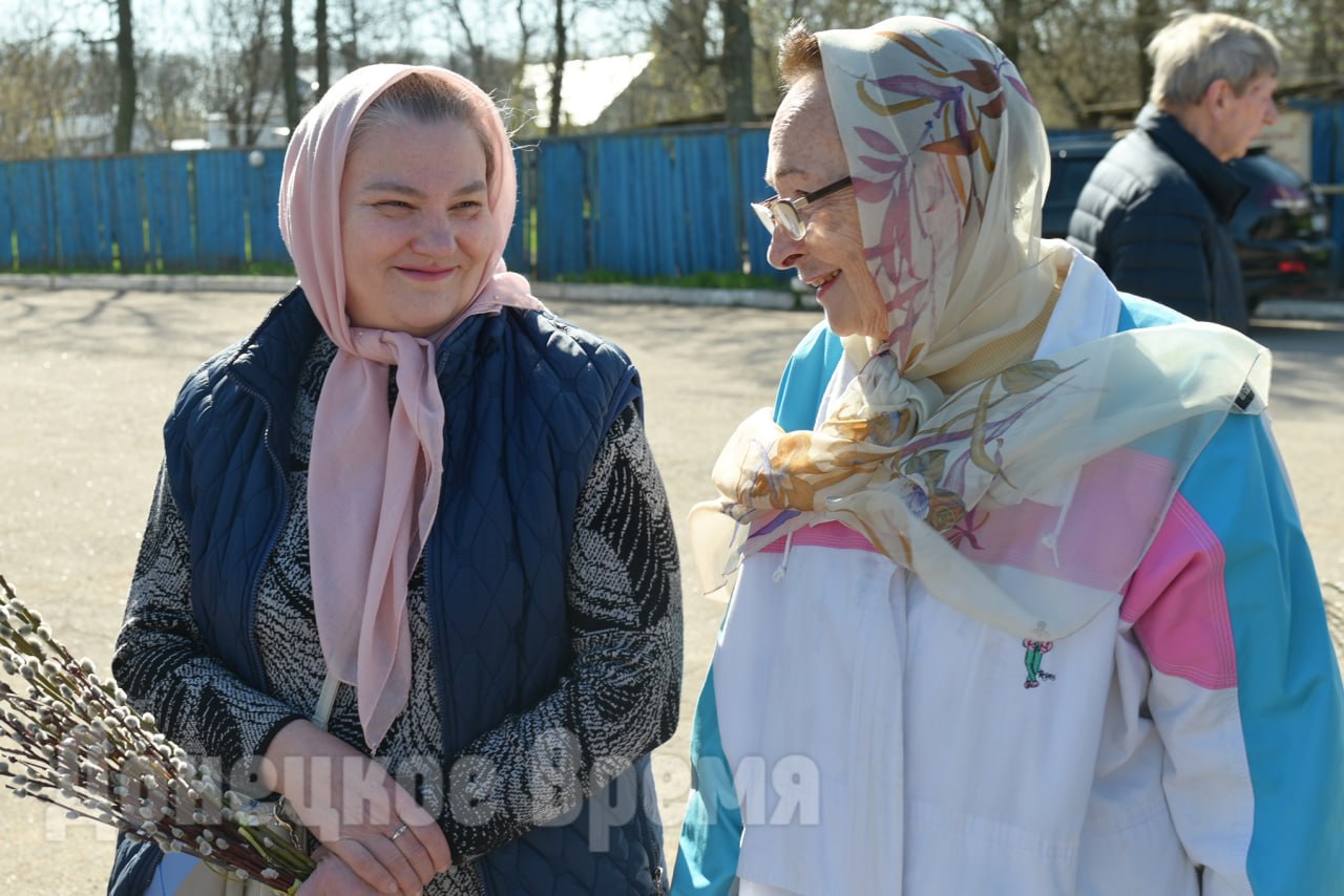 Фоторепортаж: прихожане Свято-Покровского храма в Донецке встретили Вербное воскресенье Фоторепортаж: прихожане Свято-Покровского храма в Донецке встретили Вербное воскресенье