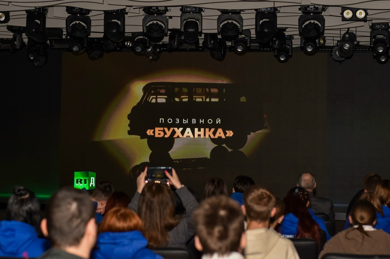 Михаил Желтяков: Впервые в Донецке с большим успехом прошел Международный фестиваль документального кино «RT.Док: Время наших героев». Двухдневная программа собрала около 300 зрителей — политиков, кинематографистов... Михаил Желтяков: Впервые в Донецке с большим успехом прошел Международный фестиваль документального кино «RT.Док: Время наших героев». Двухдневная программа собрала около 300 зрителей — политиков, кинематографистов...