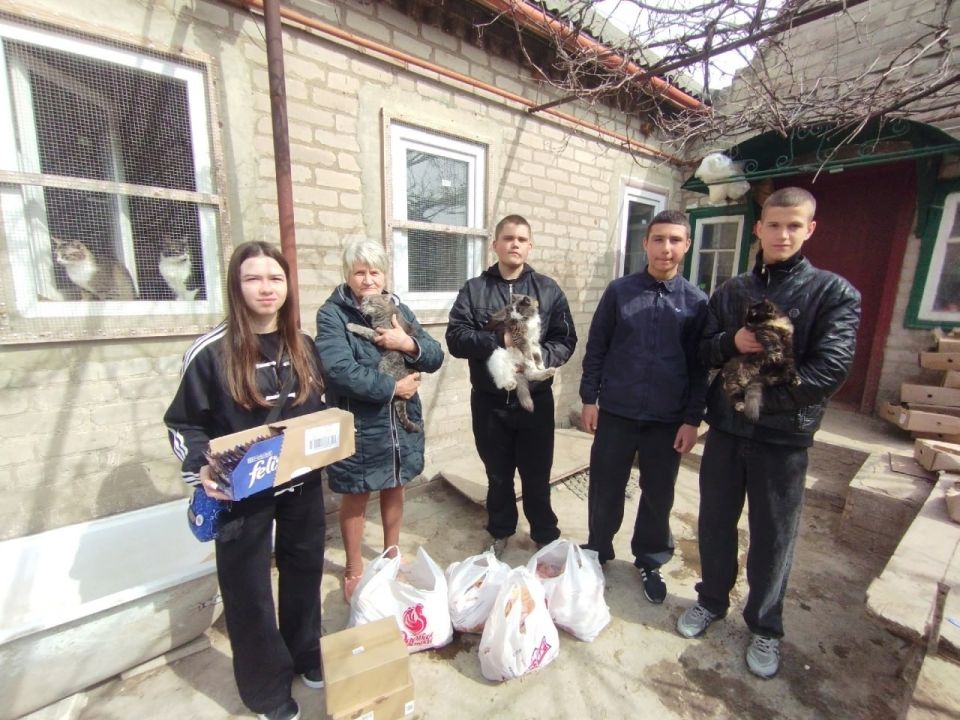 Школьники Ждановки помогли приюту для животных Школьники Ждановки помогли приюту для животных