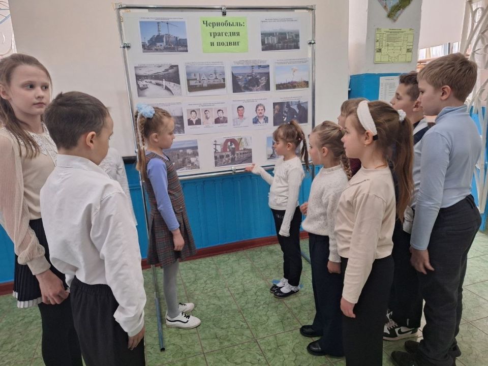 В Саханской школе создан стенд «Чернобыль: трагедия и подвиг» В Саханской школе создан стенд «Чернобыль: трагедия и подвиг»