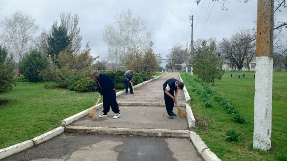 Весенние каникулы с пользой: школьники Новоазовского муниципального округа вышли на субботники! Весенние каникулы с пользой: школьники Новоазовского муниципального округа вышли на субботники!