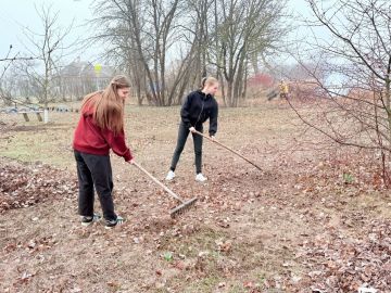 Весенние каникулы с пользой: школьники Новоазовского муниципального округа вышли на субботники!