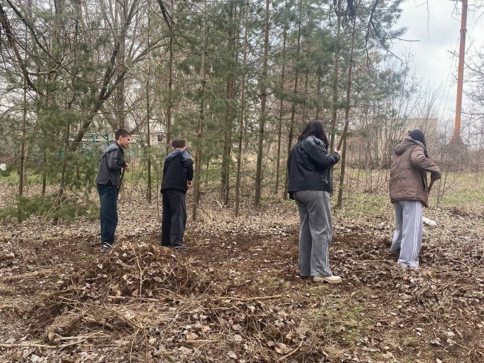 Весенние каникулы с пользой: школьники Новоазовского муниципального округа вышли на субботники! Весенние каникулы с пользой: школьники Новоазовского муниципального округа вышли на субботники!