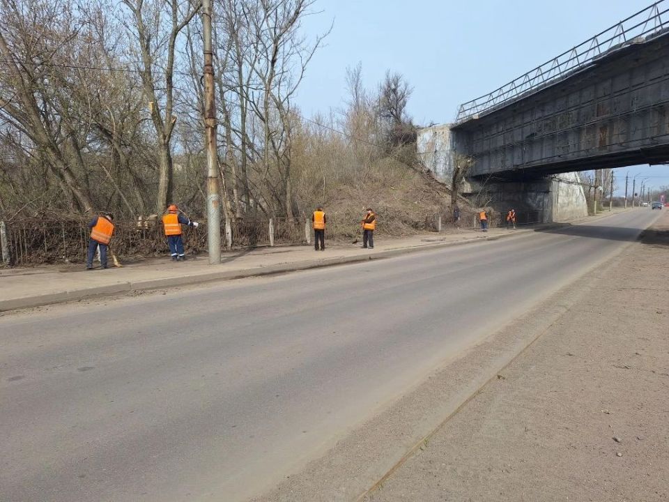 В субботу, 4 апреля, в рамках общегородского субботника, сотрудники Филиала № 3 «Макеевский металлургический завод» ООО «ЮГМК ДОНЕЦК» вышли на уборку территории по ул. Металлургической. Участниками субботника проведены... В субботу, 4 апреля, в рамках общегородского субботника, сотрудники Филиала № 3 «Макеевский металлургический завод» ООО «ЮГМК ДОНЕЦК» вышли на уборку территории по ул. Металлургической. Участниками субботника проведены...