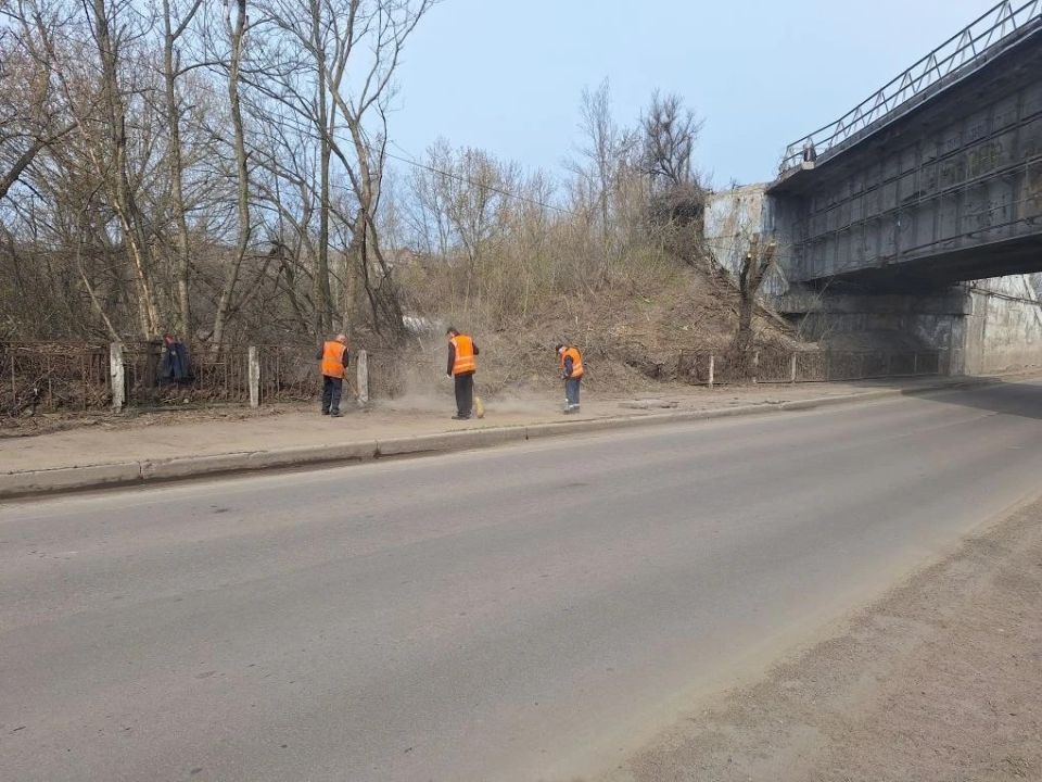 В субботу, 4 апреля, в рамках общегородского субботника, сотрудники Филиала № 3 «Макеевский металлургический завод» ООО «ЮГМК ДОНЕЦК» вышли на уборку территории по ул. Металлургической. Участниками субботника проведены... В субботу, 4 апреля, в рамках общегородского субботника, сотрудники Филиала № 3 «Макеевский металлургический завод» ООО «ЮГМК ДОНЕЦК» вышли на уборку территории по ул. Металлургической. Участниками субботника проведены...