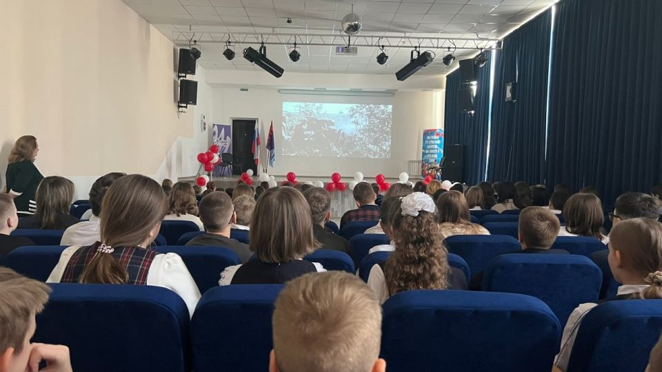 В школе Кировского состоялась премьера документального фильма «Комбат. Память» В школе Кировского состоялась премьера документального фильма «Комбат. Память»