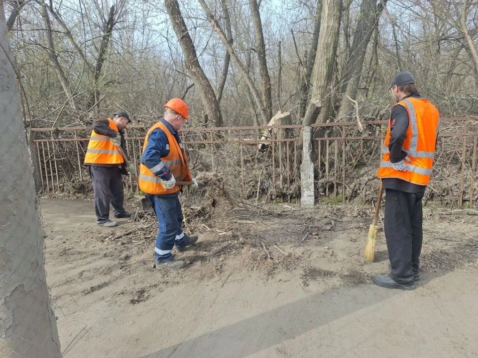 В субботу, 4 апреля, в рамках общегородского субботника, сотрудники Филиала № 3 «Макеевский металлургический завод» ООО «ЮГМК ДОНЕЦК» вышли на уборку территории по ул. Металлургической. Участниками субботника проведены... В субботу, 4 апреля, в рамках общегородского субботника, сотрудники Филиала № 3 «Макеевский металлургический завод» ООО «ЮГМК ДОНЕЦК» вышли на уборку территории по ул. Металлургической. Участниками субботника проведены...