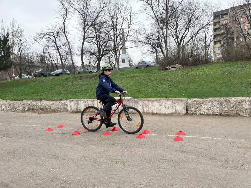 Весенние каникулы с пользой: ЮИДовцы "Перекрестка" в действии Юные инспекторы дорожного движения из отряда "Перекресток" ГБОУ "СШ № 32 Г.О. МАКЕЕВКА" проводят каникулы с пользой! Весенние каникулы с пользой: ЮИДовцы "Перекрестка" в действии Юные инспекторы дорожного движения из отряда "Перекресток" ГБОУ "СШ № 32 Г.О. МАКЕЕВКА" проводят каникулы с пользой!