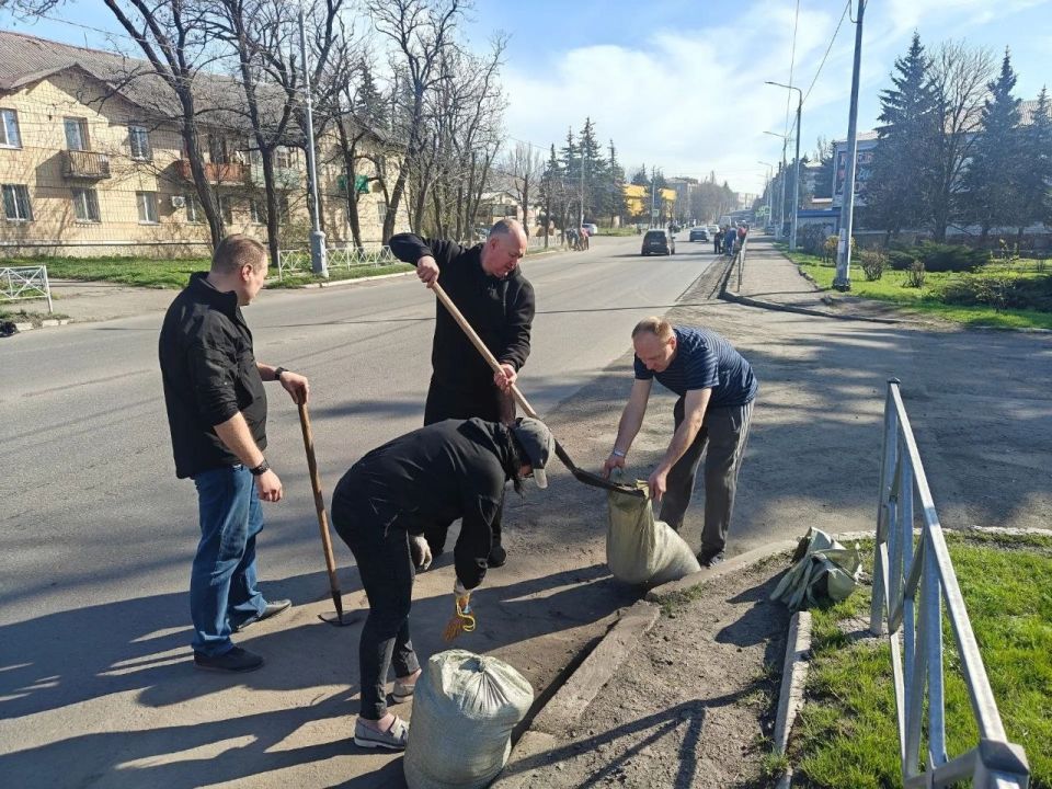 Сергей Ермаков: В городском округе Снежное состоялся первый общегородской субботник Сергей Ермаков: В городском округе Снежное состоялся первый общегородской субботник