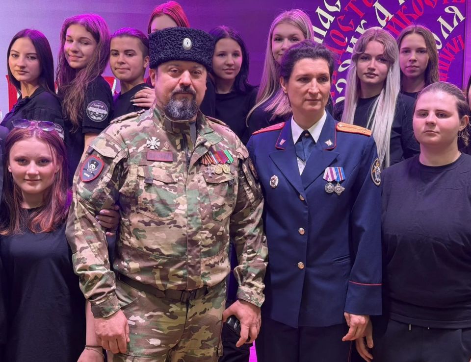 Сотрудники регионального следственного управления Следственного комитета приняли участие в молодежном форуме для казачек «Берегиня» Сотрудники регионального следственного управления Следственного комитета приняли участие в молодежном форуме для казачек «Берегиня»