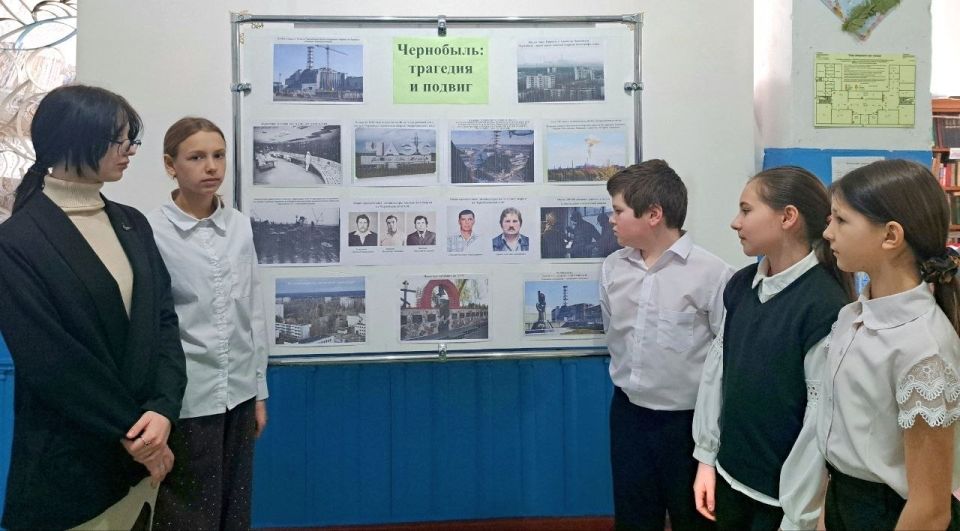 В Саханской школе создан стенд «Чернобыль: трагедия и подвиг» В Саханской школе создан стенд «Чернобыль: трагедия и подвиг»