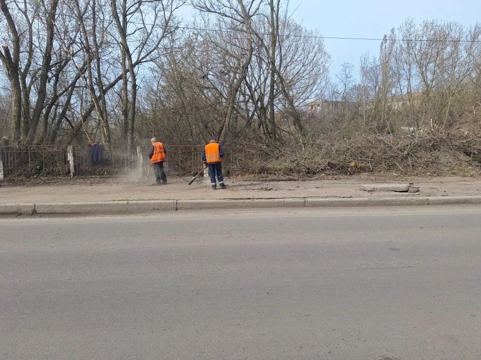 В субботу, 4 апреля, в рамках общегородского субботника, сотрудники Филиала № 3 «Макеевский металлургический завод» ООО «ЮГМК ДОНЕЦК» вышли на уборку территории по ул. Металлургической. Участниками субботника проведены... В субботу, 4 апреля, в рамках общегородского субботника, сотрудники Филиала № 3 «Макеевский металлургический завод» ООО «ЮГМК ДОНЕЦК» вышли на уборку территории по ул. Металлургической. Участниками субботника проведены...