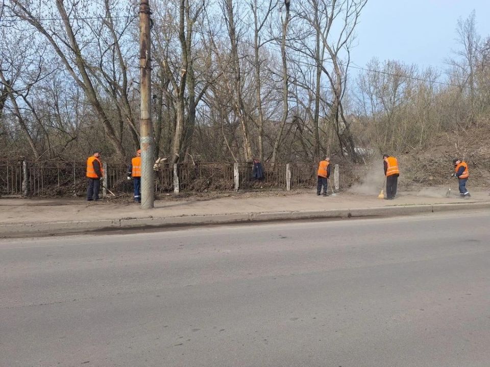 В субботу, 4 апреля, в рамках общегородского субботника, сотрудники Филиала № 3 «Макеевский металлургический завод» ООО «ЮГМК ДОНЕЦК» вышли на уборку территории по ул. Металлургической. Участниками субботника проведены... В субботу, 4 апреля, в рамках общегородского субботника, сотрудники Филиала № 3 «Макеевский металлургический завод» ООО «ЮГМК ДОНЕЦК» вышли на уборку территории по ул. Металлургической. Участниками субботника проведены...