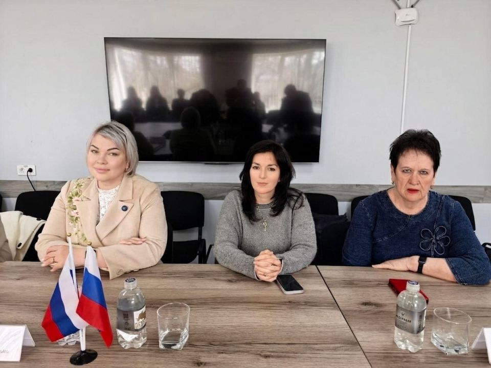В Мариуполе по инициативе главного врача Больницы интенсивного лечения, координатора здравоохранения города Валентины Гавриляк продолжается проведение круглых столов «Zа здоровье» В Мариуполе по инициативе главного врача Больницы интенсивного лечения, координатора здравоохранения города Валентины Гавриляк продолжается проведение круглых столов «Zа здоровье»