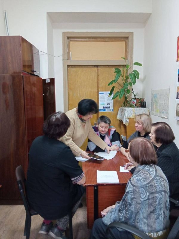 Сегодня, 6 апреля, Ася Книшевицкая, председатель Совета ветеранов, встретилась с пенсионерами и ветеранами района