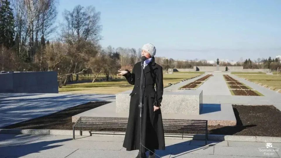 Школьники из Мариуполя посетили Пискаревское мемориальное кладбище Школьники из Мариуполя посетили Пискаревское мемориальное кладбище