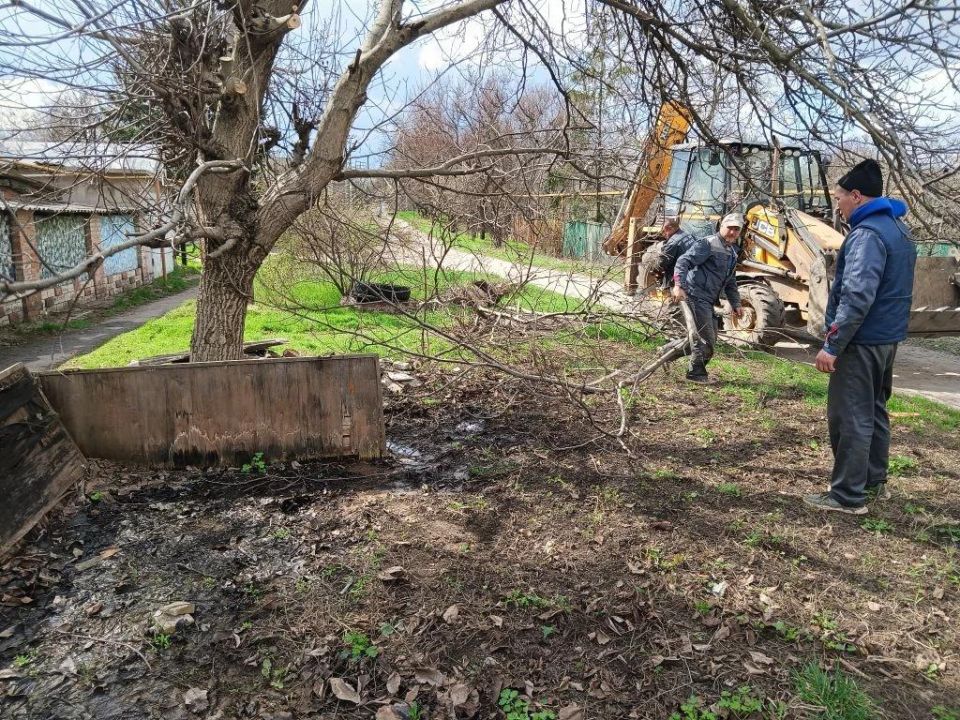 Аварийно-восстановительный отряд Кузбасса продолжает работу в Горловке Аварийно-восстановительный отряд Кузбасса продолжает работу в Горловке
