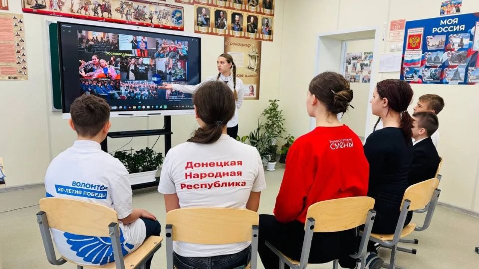 Весна — время новых возможностей: в ДНР прошли единые классные часы «Донбасс молодой» Весна — время новых возможностей: в ДНР прошли единые классные часы «Донбасс молодой»