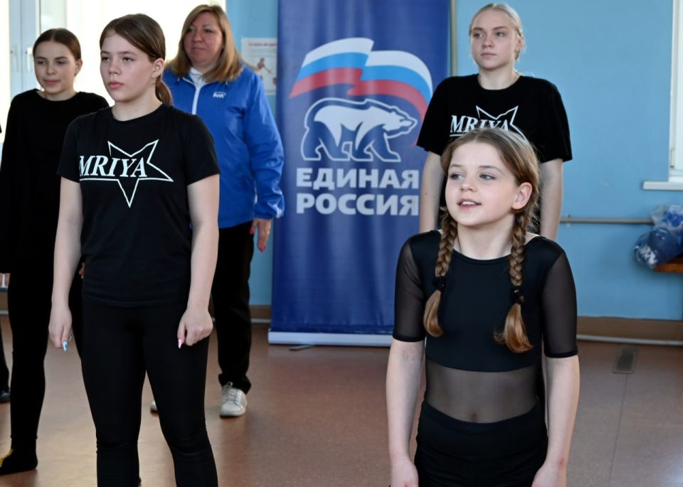Иван Адамец: В рамках Всемирного дня здоровья сотрудники управы Куйбышевского района приняли участие в разминке, которую провели для них артисты коллектива современного танца «Синяя птица» (балетмейстер — Наталья Беликова)... Иван Адамец: В рамках Всемирного дня здоровья сотрудники управы Куйбышевского района приняли участие в разминке, которую провели для них артисты коллектива современного танца «Синяя птица» (балетмейстер — Наталья Беликова)...