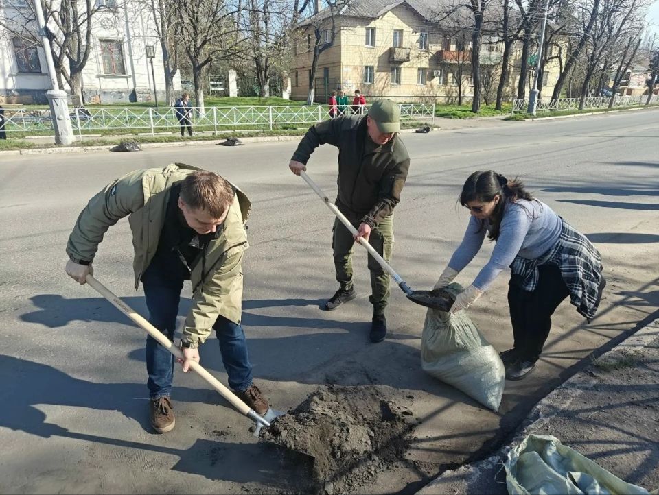 Сергей Ермаков: В городском округе Снежное состоялся первый общегородской субботник Сергей Ермаков: В городском округе Снежное состоялся первый общегородской субботник