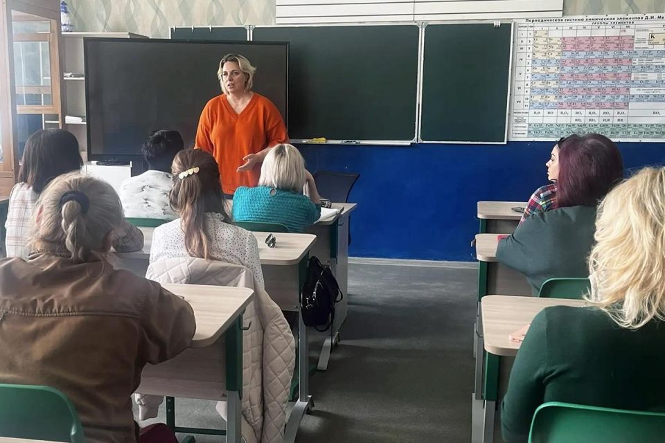 Игорь Лызов: Благовещенские специалисты помогают коллегам из Амвросиевки подготовить открытие «IT-куба» Игорь Лызов: Благовещенские специалисты помогают коллегам из Амвросиевки подготовить открытие «IT-куба»