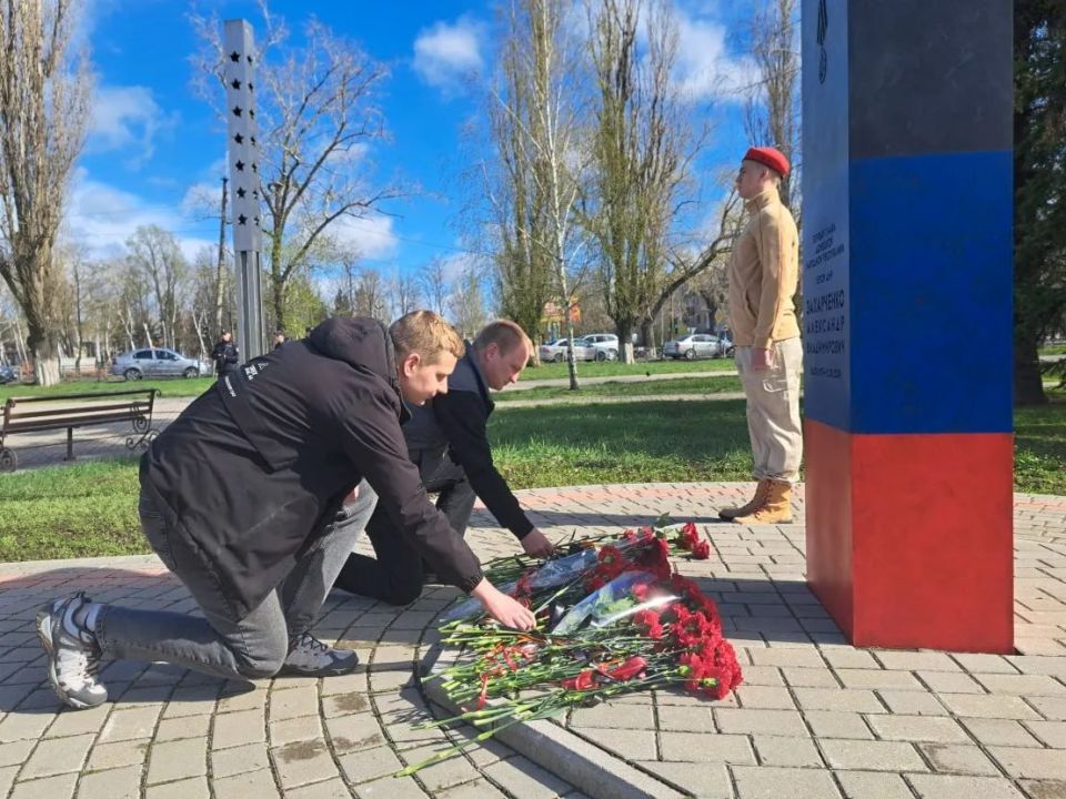 В Шахтерске провели памятное мероприятие к 12-й годовщине провозглашения ДНР В Шахтерске провели памятное мероприятие к 12-й годовщине провозглашения ДНР