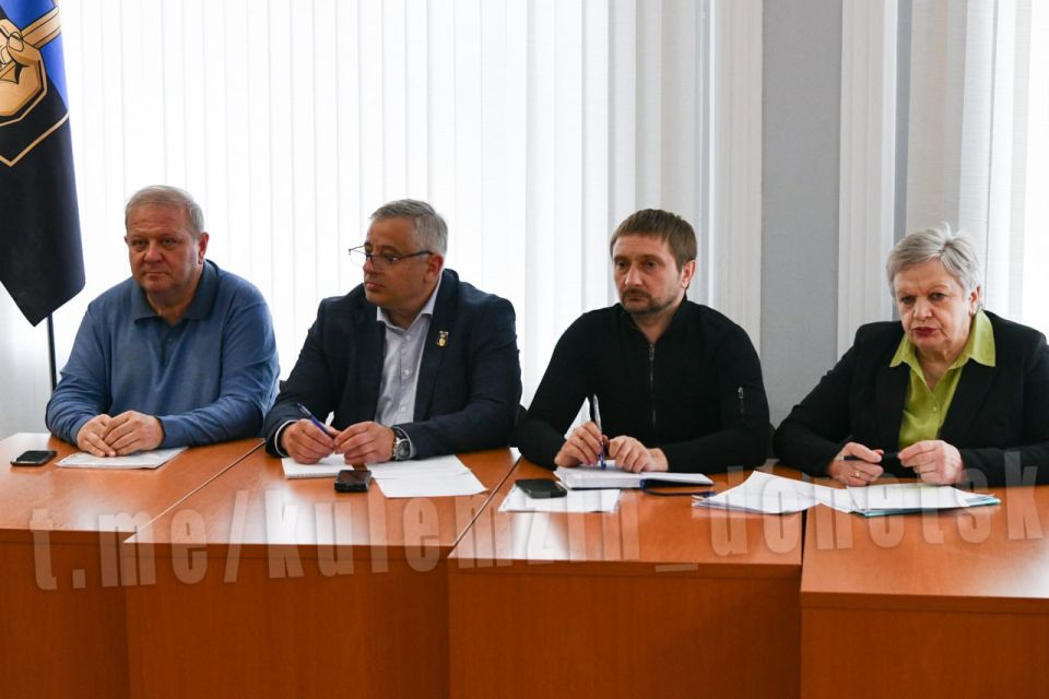 Алексей Кулемзин: Провел сегодня рабочее совещание по вопросам жилищно-коммунального хозяйства, санитарного состояния и благоустройства Донецка Алексей Кулемзин: Провел сегодня рабочее совещание по вопросам жилищно-коммунального хозяйства, санитарного состояния и благоустройства Донецка