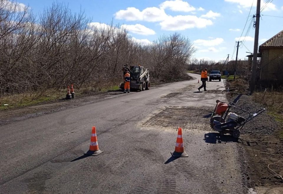 Сергей Желновач: Хабаровский край обновил участок автодороги в селе Новогригоровка городского округа Дебальцево Сергей Желновач: Хабаровский край обновил участок автодороги в селе Новогригоровка городского округа Дебальцево