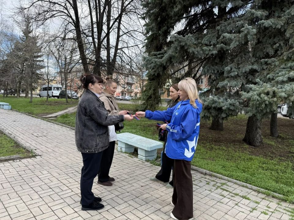 Сегодня, 7 апреля, в честь 12-й годовщины провозглашения Донецкой Народной Республики, в рамках партийного проекта «Историческая память» Единой России и проекта Общественного Движения «Донецкая Республика» «Эхо времен» в... Сегодня, 7 апреля, в честь 12-й годовщины провозглашения Донецкой Народной Республики, в рамках партийного проекта «Историческая память» Единой России и проекта Общественного Движения «Донецкая Республика» «Эхо времен» в...