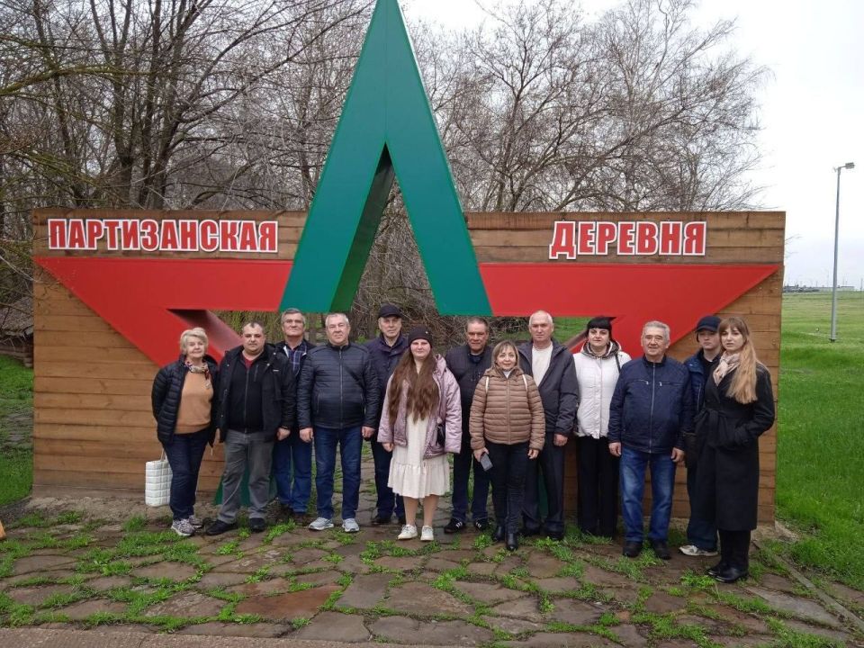 Делегация Мангушского муниципального округа в рамках партийного проекта «Историческая память» совершила важное культурно-просветительское путешествие, посетив знаковые места, связанные с героическим прошлым и богатым... Делегация Мангушского муниципального округа в рамках партийного проекта «Историческая память» совершила важное культурно-просветительское путешествие, посетив знаковые места, связанные с героическим прошлым и богатым...