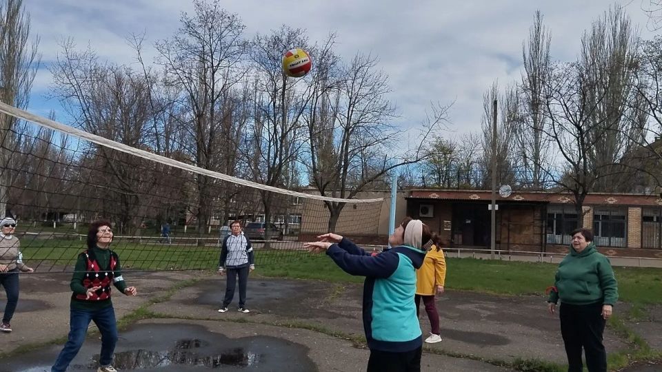 "Спорт, полезная еда и хорошие друзья - залог твоего долголетия!" "Спорт, полезная еда и хорошие друзья - залог твоего долголетия!"