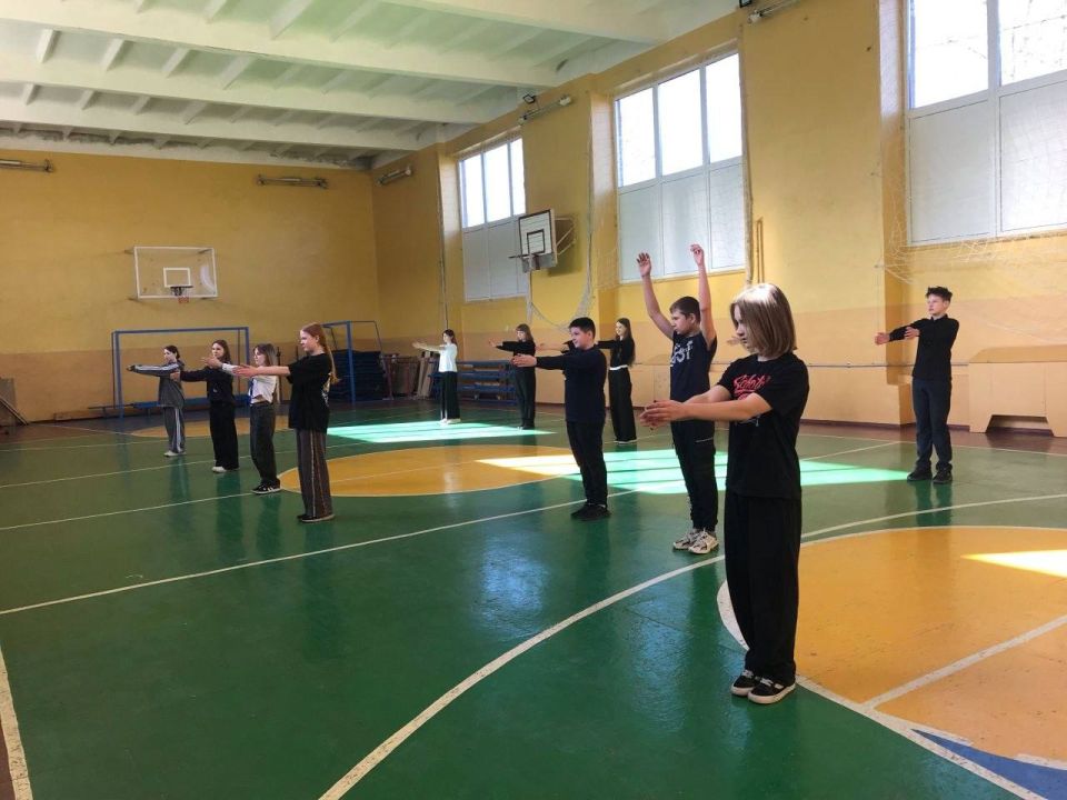 В школах Ждановки провели «Республиканскую зарядку» в честь Всемирного дня здоровья В школах Ждановки провели «Республиканскую зарядку» в честь Всемирного дня здоровья