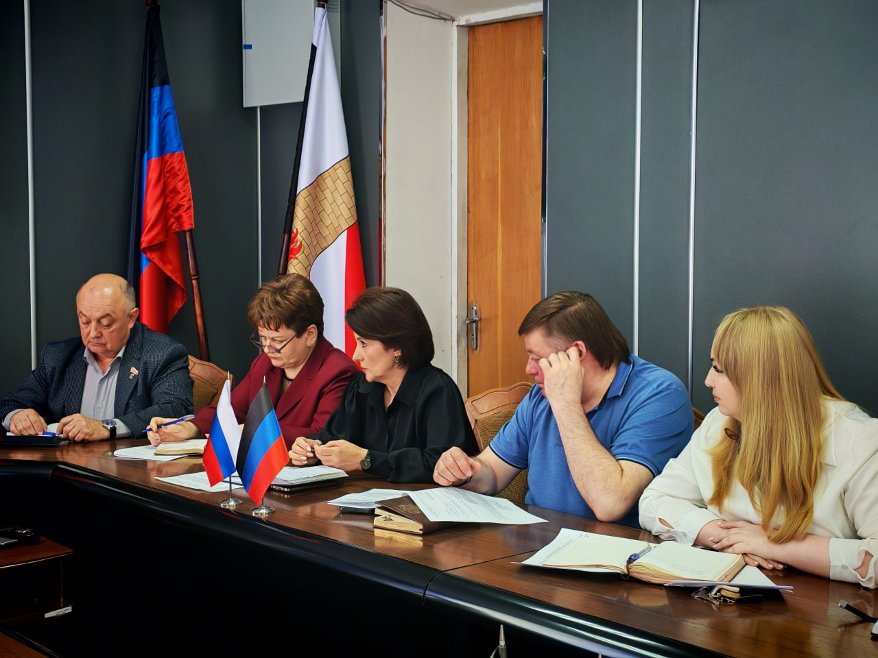 Игорь Мартынов: Аппаратное совещание. Провёл очередное еженедельное аппаратное совещание с участием руководителей подведомственных учреждений, а также представителей ключевых структурных подразделений администрации... Игорь Мартынов: Аппаратное совещание. Провёл очередное еженедельное аппаратное совещание с участием руководителей подведомственных учреждений, а также представителей ключевых структурных подразделений администрации...