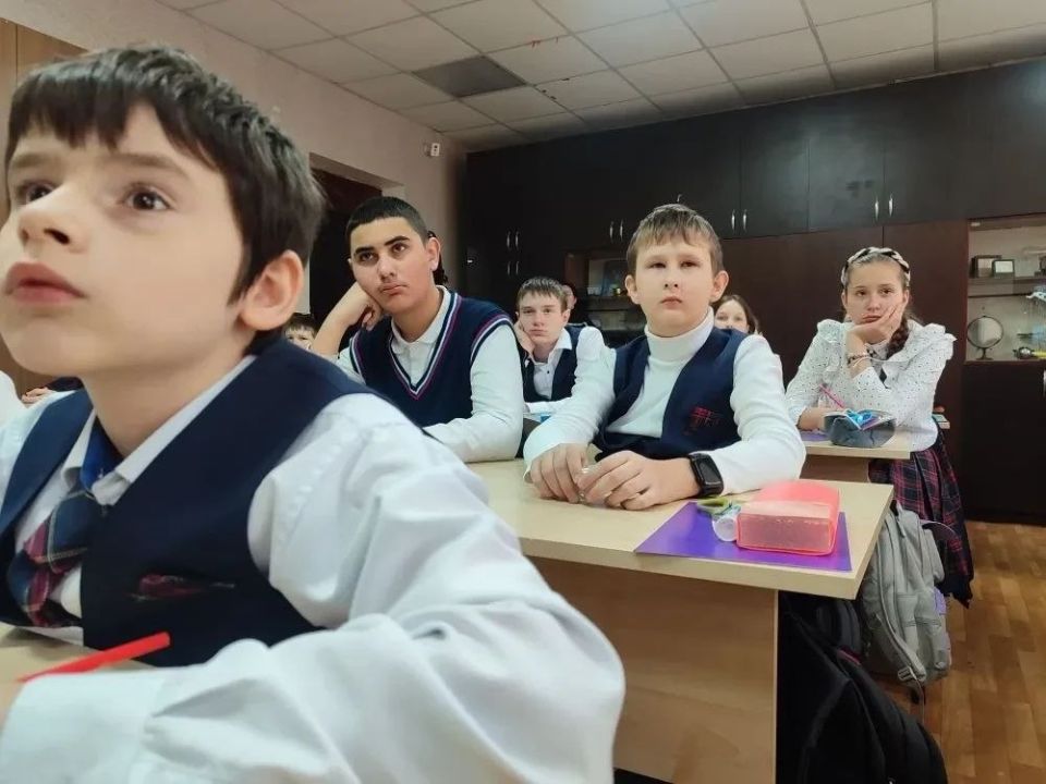 Елена Синецкая: В преддверии Дня космонавтики, при содействии Управы Калининского внутригородского района Администрации городского округа Донецк, в ГБОУ «Специализированная школа № 95 городского округа Донецк» состоялся... Елена Синецкая: В преддверии Дня космонавтики, при содействии Управы Калининского внутригородского района Администрации городского округа Донецк, в ГБОУ «Специализированная школа № 95 городского округа Донецк» состоялся...