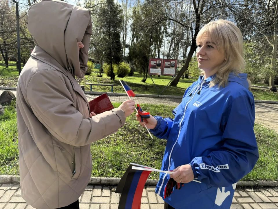 Сегодня, 7 апреля, в честь 12-й годовщины провозглашения Донецкой Народной Республики, в рамках партийного проекта «Историческая память» Единой России и проекта Общественного Движения «Донецкая Республика» «Эхо времен» в... Сегодня, 7 апреля, в честь 12-й годовщины провозглашения Донецкой Народной Республики, в рамках партийного проекта «Историческая память» Единой России и проекта Общественного Движения «Донецкая Республика» «Эхо времен» в...