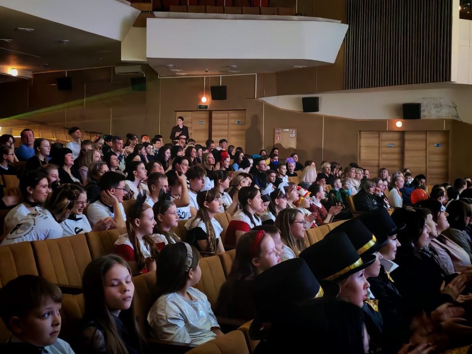 Фестиваль-капустник «Третий звонок» Фестиваль-капустник «Третий звонок»