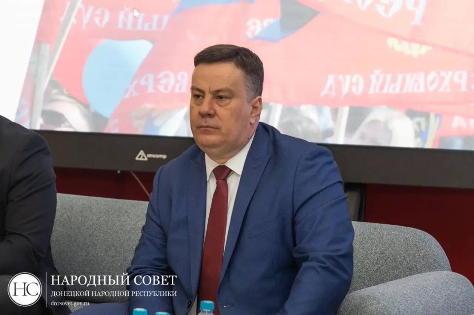 Константин Кузьмин: В двенадцатую годовщину Дня провозглашения Донецкой Народной Республики пообщались с молодежью Константин Кузьмин: В двенадцатую годовщину Дня провозглашения Донецкой Народной Республики пообщались с молодежью
