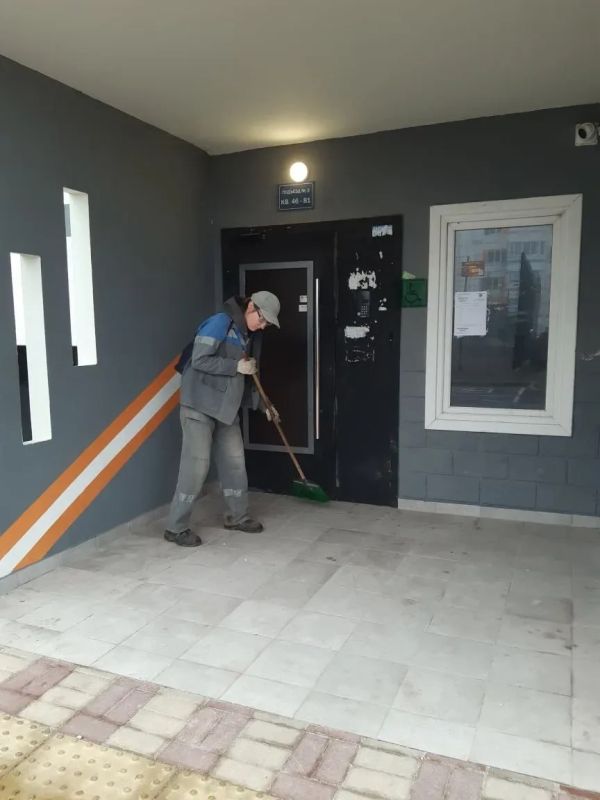 В Мариуполе коммунальщики благоустроили еще более 60 придомовых территорий В Мариуполе коммунальщики благоустроили еще более 60 придомовых территорий