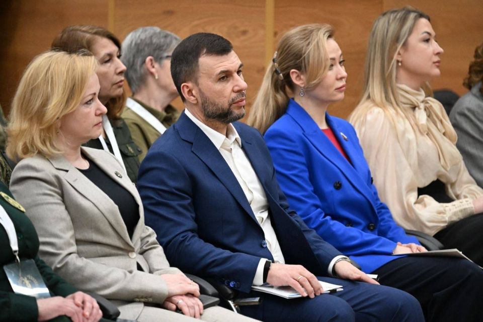 «Нам очень важно общаться глаза в глаза, поддерживать друг друга» «Нам очень важно общаться глаза в глаза, поддерживать друг друга»