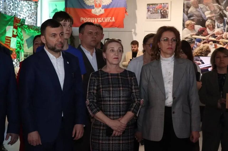 Вице-премьер Лариса Толстыктна приняла участие в открытии выставки, посвященной событиям Русской весны в Донбассе Вице-премьер Лариса Толстыктна приняла участие в открытии выставки, посвященной событиям Русской весны в Донбассе