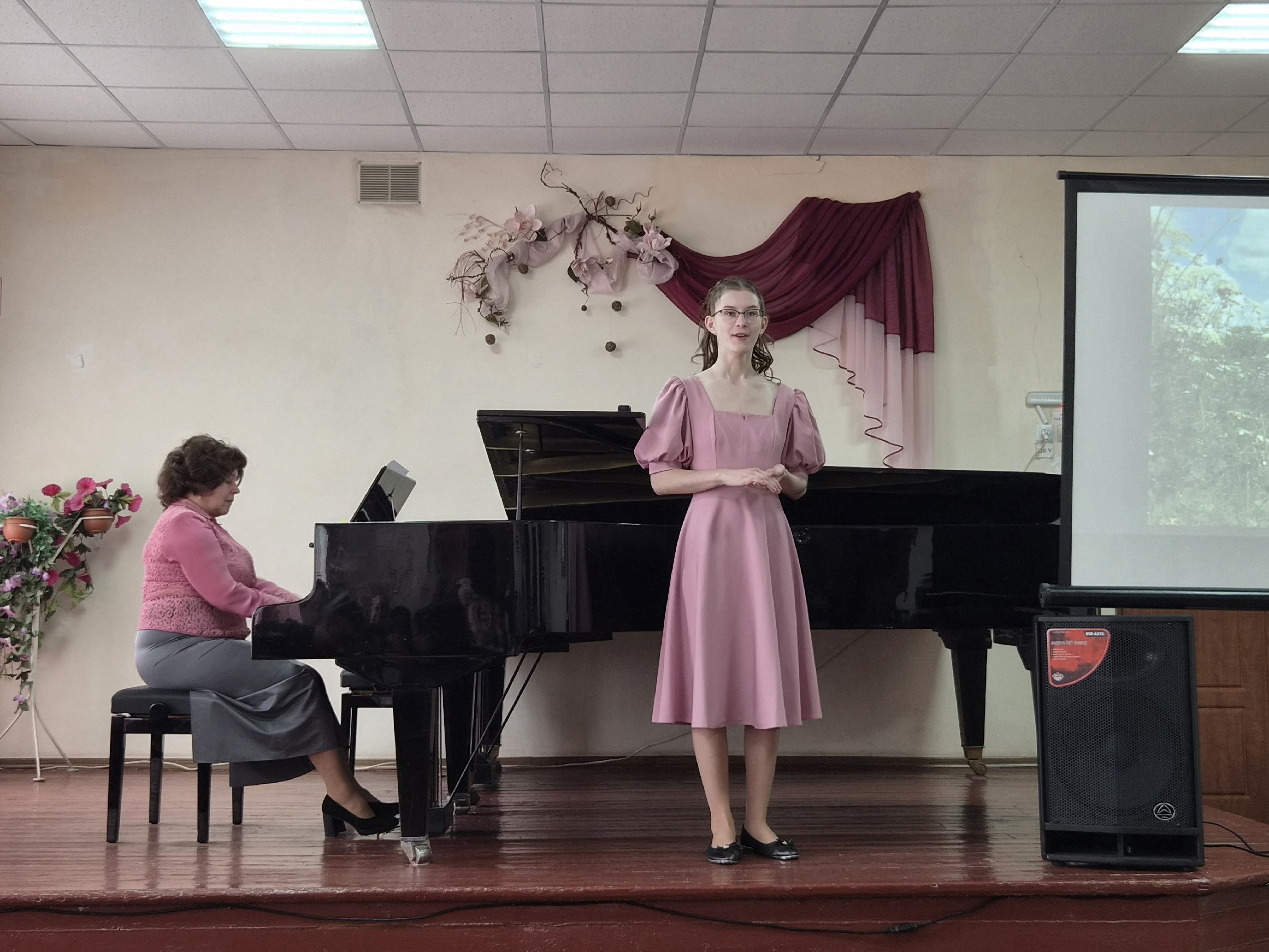 3 апреля в стенах Детской Музыкальной школы состоялся отчётный концерт вокально-хорового отдела «Пусть летит по свету песня» 3 апреля в стенах Детской Музыкальной школы состоялся отчётный концерт вокально-хорового отдела «Пусть летит по свету песня»