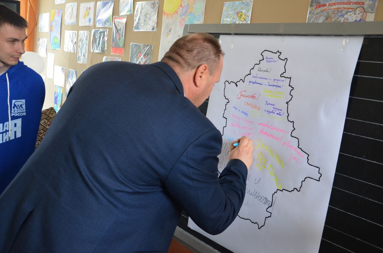 Торезе отметили День провозглашения Донецкой Народной Республики Торезе отметили День провозглашения Донецкой Народной Республики