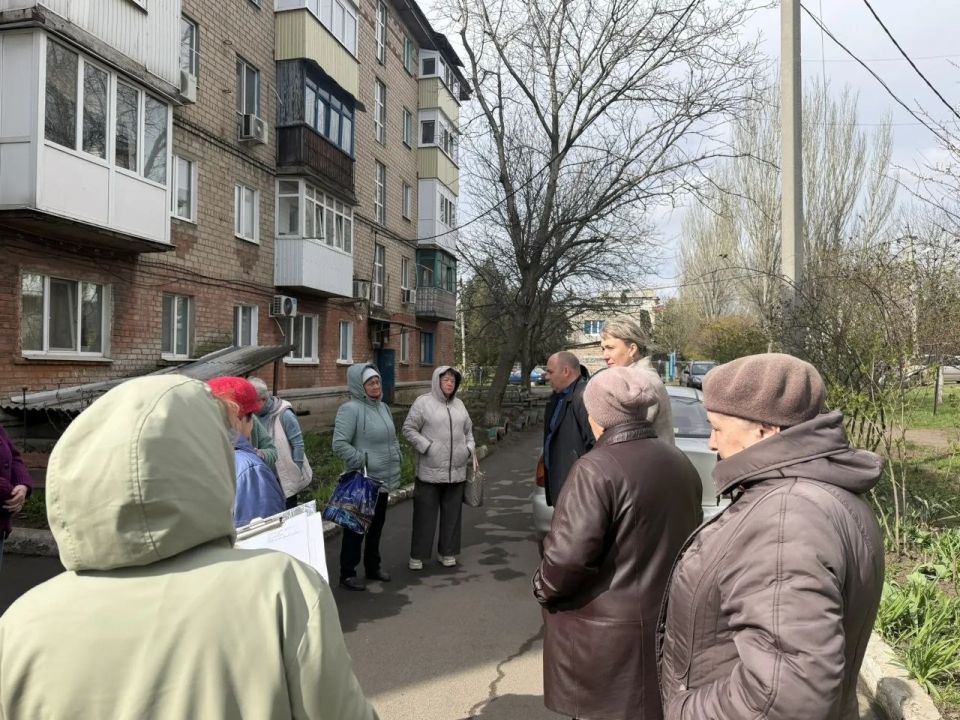 Сегодня, 07 апреля, в рамках проекта «Управдом» Единой России состоялась встреча с жителями ул. Короленко г.Моспино Сегодня, 07 апреля, в рамках проекта «Управдом» Единой России состоялась встреча с жителями ул. Короленко г.Моспино