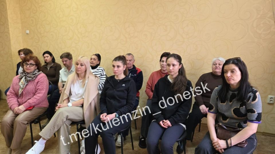 В Куйбышевском районе состоялась встреча с трудовым коллективом Дворца культуры им. В.В Куйбышева, которую провела заместитель главы администрации г. о. Донецк. В рамках стратегии, заданной Главой ДНР Денисом Пушилиным... В Куйбышевском районе состоялась встреча с трудовым коллективом Дворца культуры им. В.В Куйбышева, которую провела заместитель главы администрации г. о. Донецк. В рамках стратегии, заданной Главой ДНР Денисом Пушилиным...