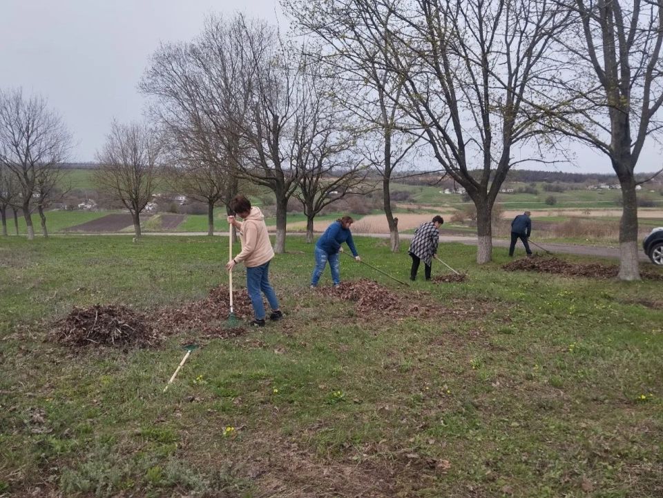 Василий Овчаров: Во исполнение поручений Главы ДНР Дениса Пушилина в Новоазовском муниципальном округе активно продолжаются субботники в рамках весенней акции «Зелёный Донбасс» и проекта «Единой России» «Донбасс — наш дом»...