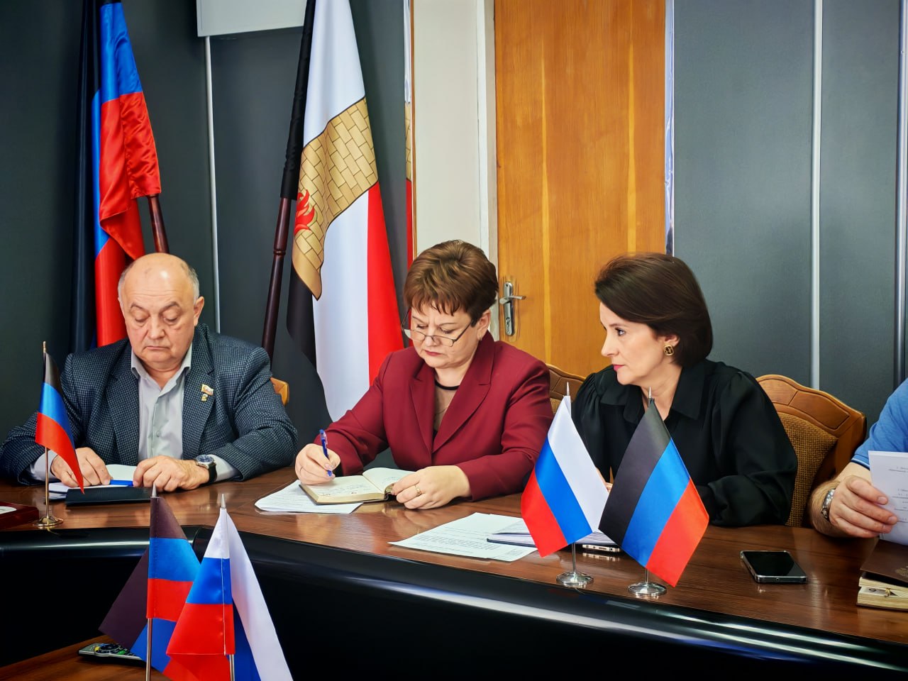 Игорь Мартынов: Аппаратное совещание. Провёл очередное еженедельное аппаратное совещание с участием руководителей подведомственных учреждений, а также представителей ключевых структурных подразделений администрации... Игорь Мартынов: Аппаратное совещание. Провёл очередное еженедельное аппаратное совещание с участием руководителей подведомственных учреждений, а также представителей ключевых структурных подразделений администрации...